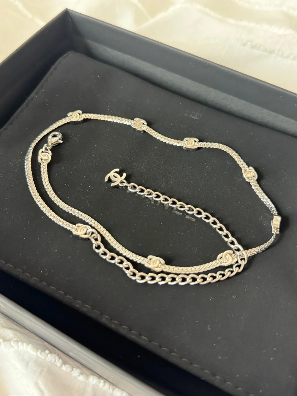 N/A elegant gold